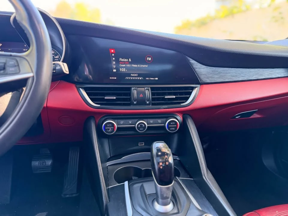 2019 Alfa Romeo Giulia - Image 12 of 17