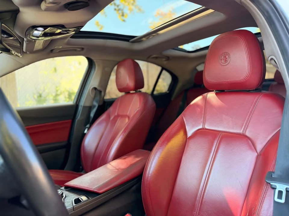 2019 Alfa Romeo Giulia - Image 17 of 17