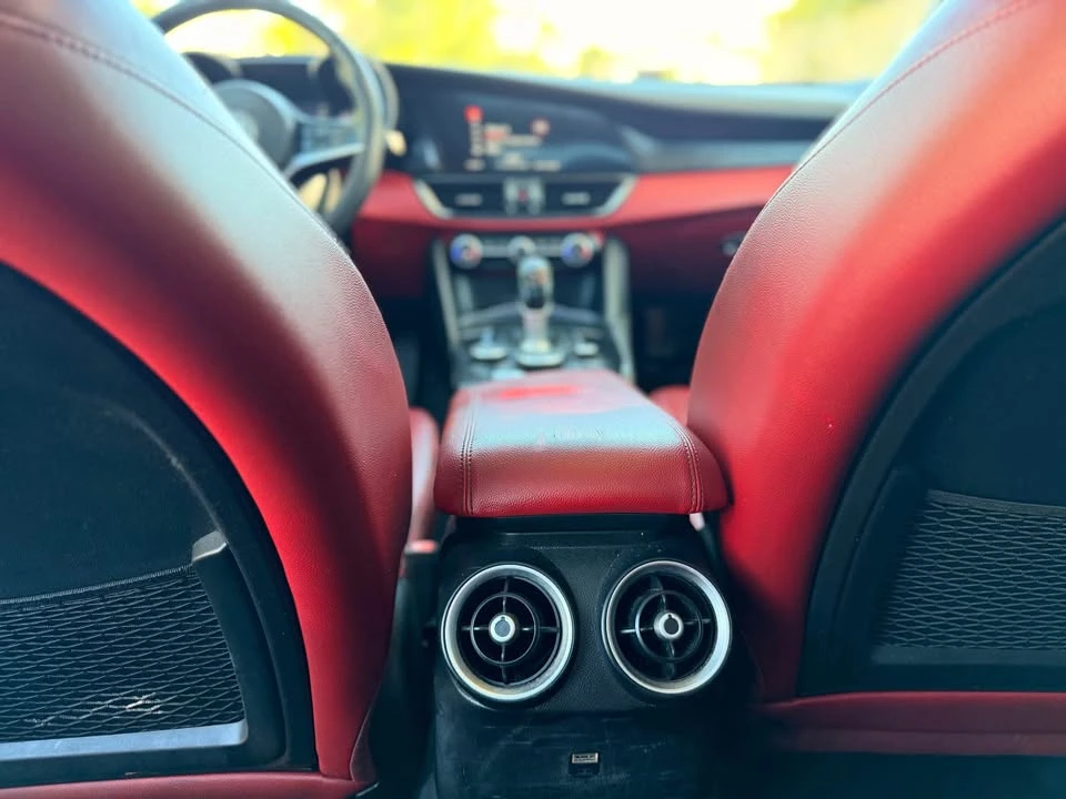 2019 Alfa Romeo Giulia - Image 10 of 17