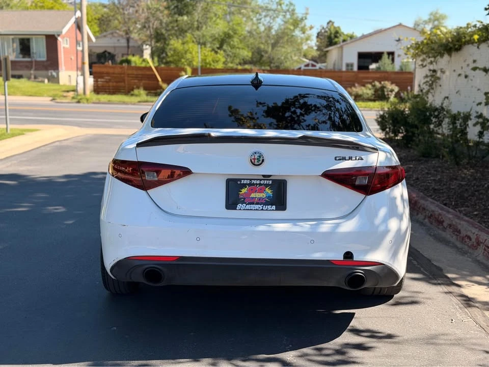 2019 Alfa Romeo Giulia - Image 5 of 17