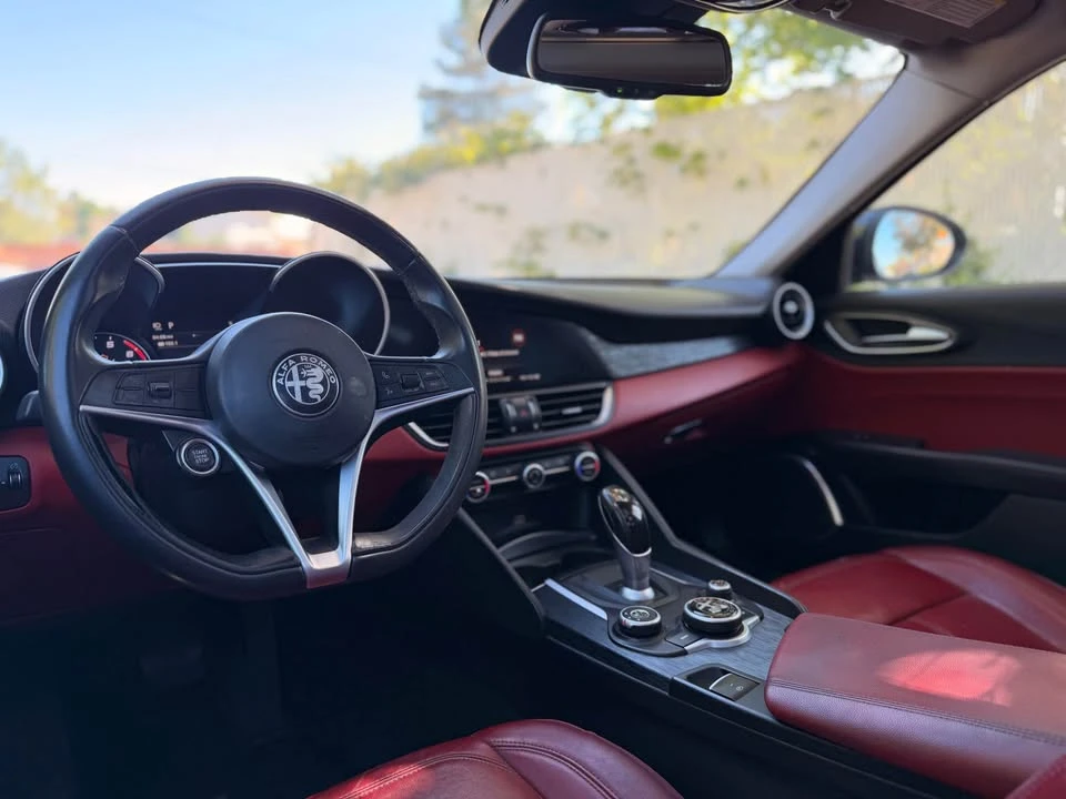 2019 Alfa Romeo Giulia - Image 9 of 17