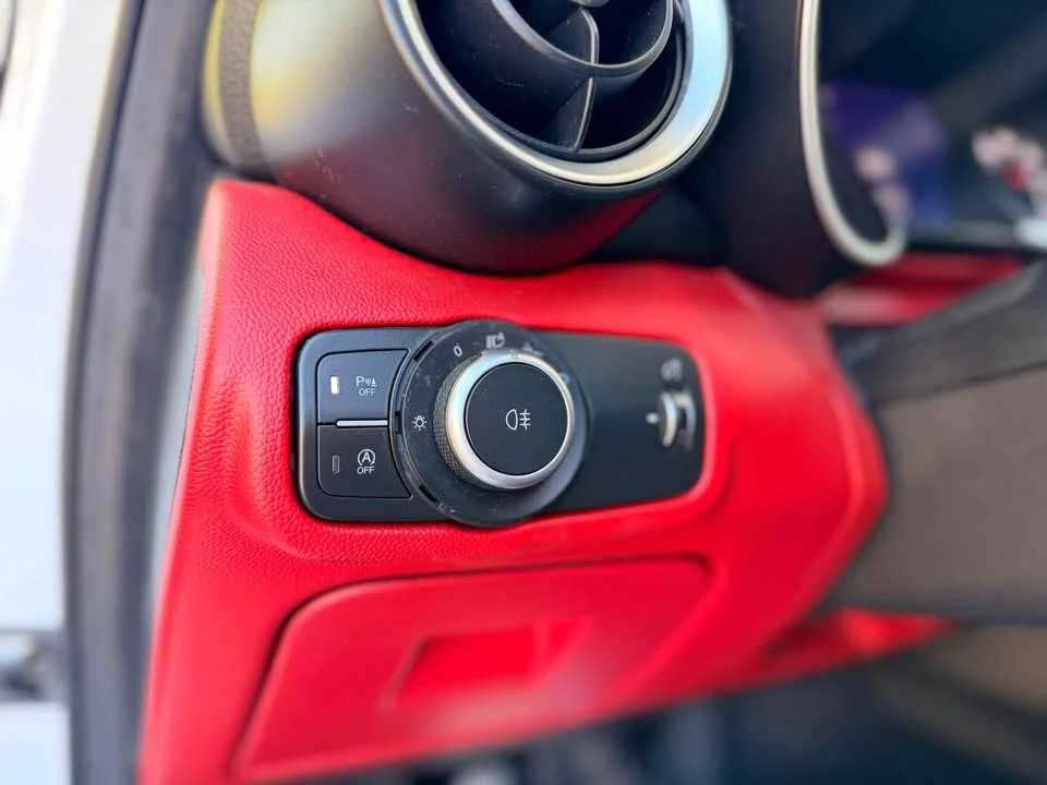 2019 Alfa Romeo Giulia - Image 15 of 17