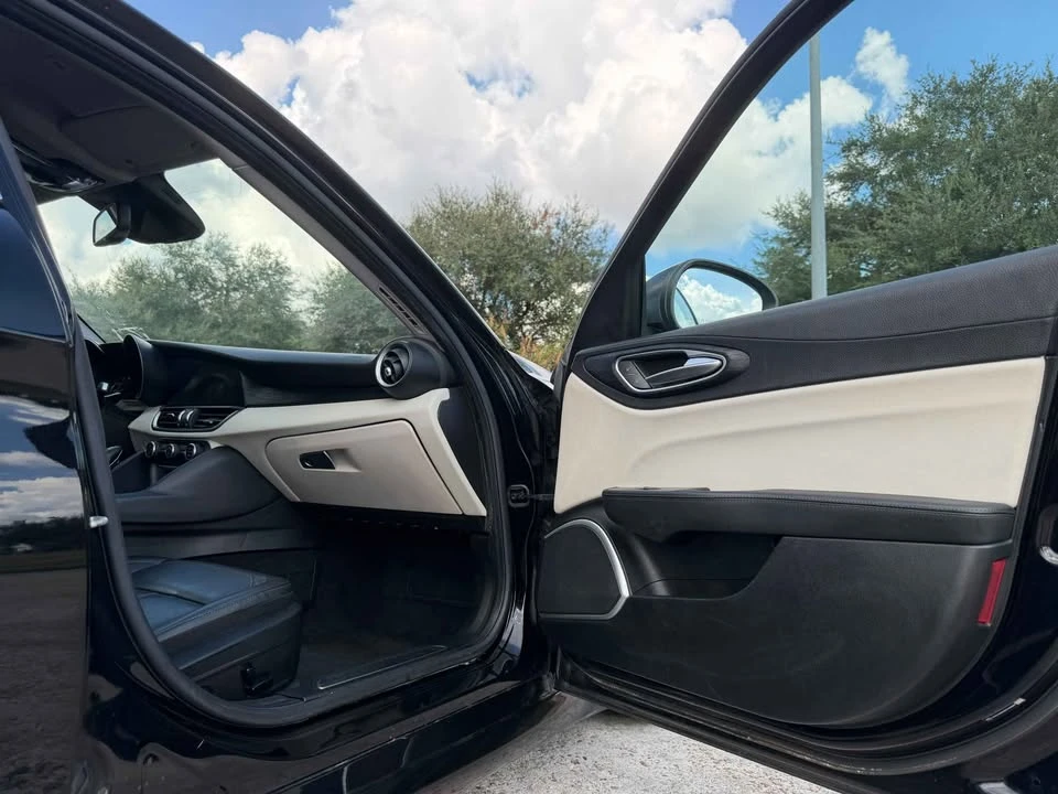 2019 Alfa Romeo Giulia - Image 12 of 20