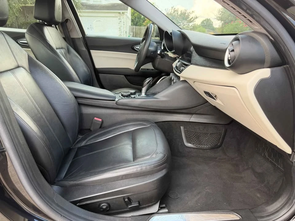 2019 Alfa Romeo Giulia - Image 11 of 20