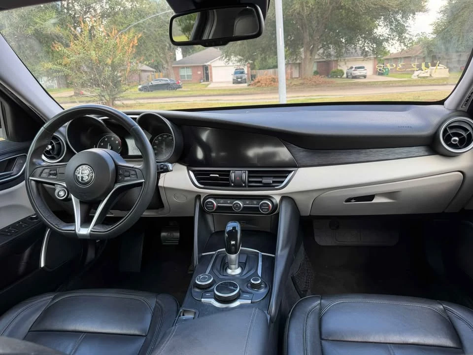 2019 Alfa Romeo Giulia - Image 19 of 20