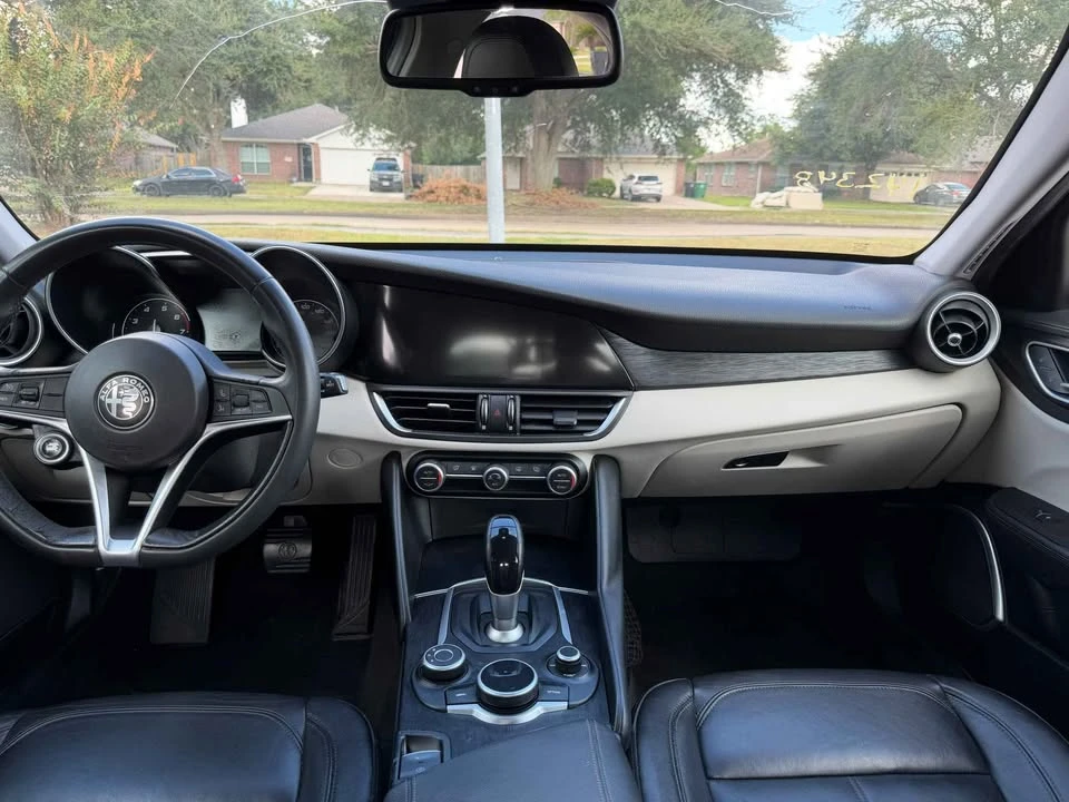2019 Alfa Romeo Giulia - Image 13 of 20