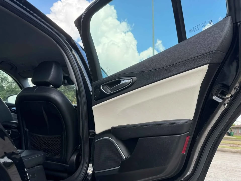 2019 Alfa Romeo Giulia - Image 16 of 20