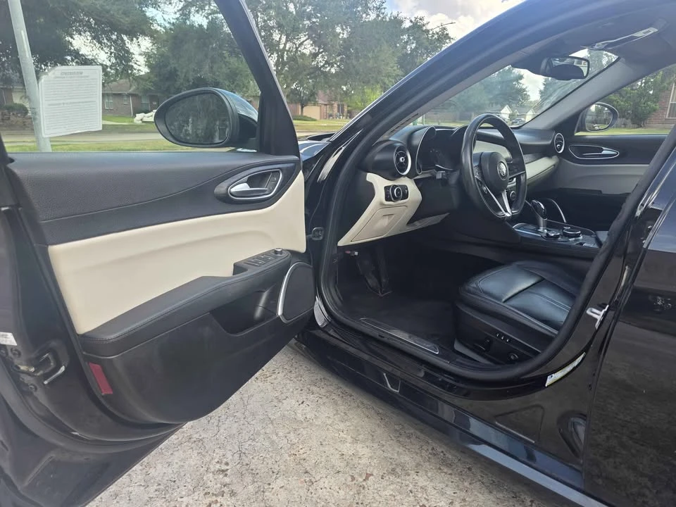 2019 Alfa Romeo Giulia - Image 8 of 20