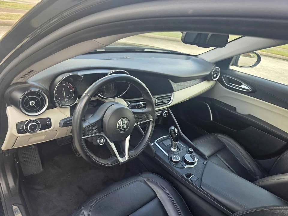 2019 Alfa Romeo Giulia - Image 10 of 20
