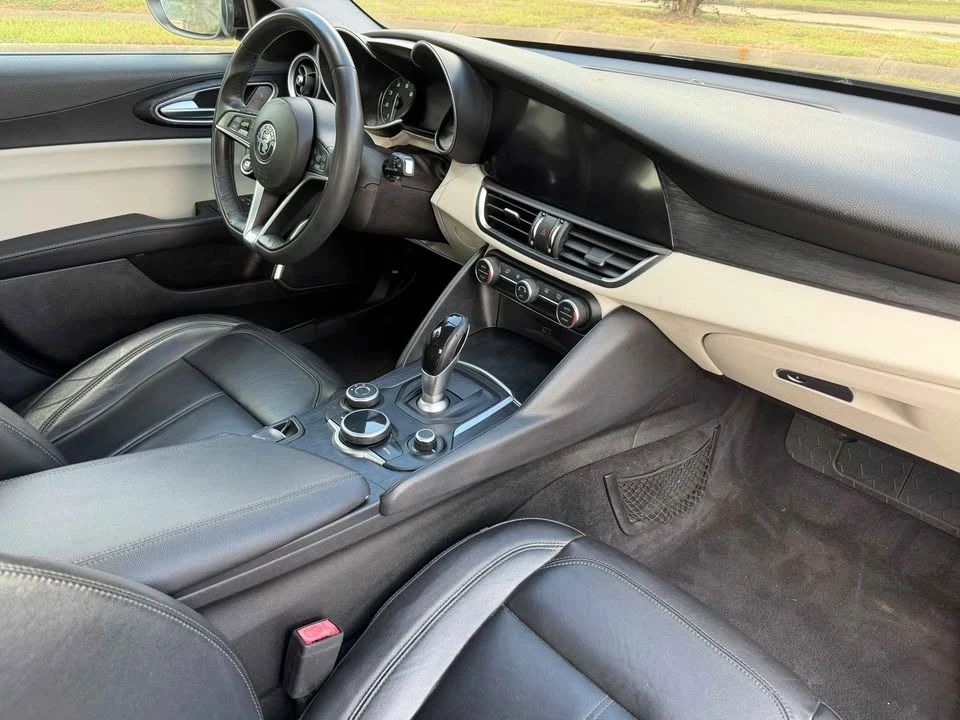 2019 Alfa Romeo Giulia - Image 17 of 20