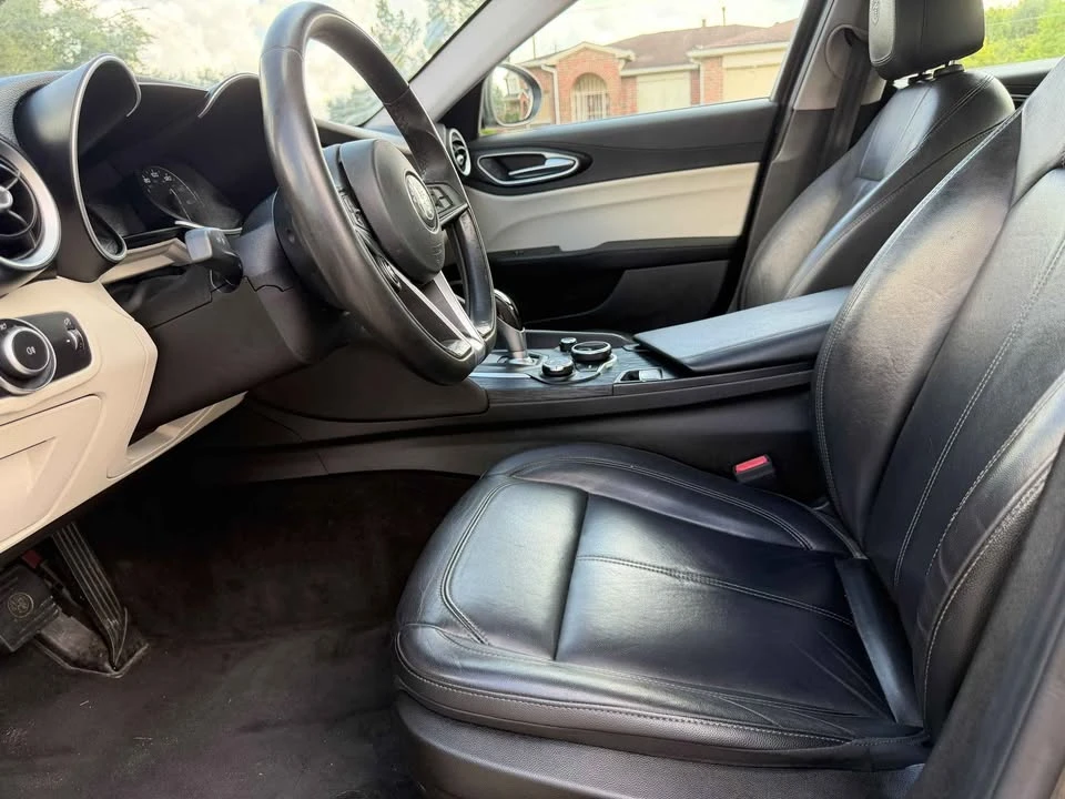 2019 Alfa Romeo Giulia - Image 10 of 20