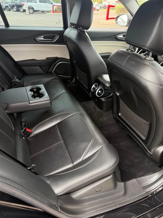 2019 Alfa Romeo Giulia - Image 9 of 14