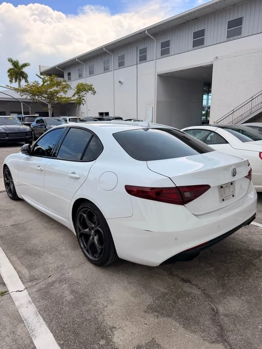 2019 Alfa Romeo Giulia - Image 6 of 10