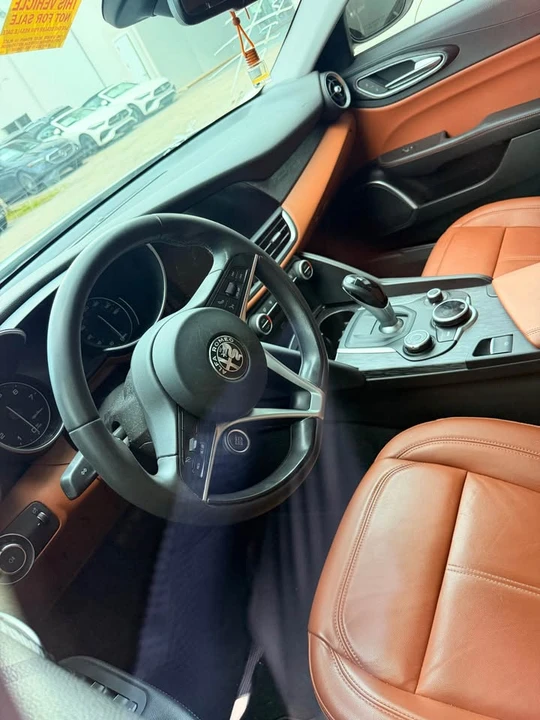 2019 Alfa Romeo Giulia - Image 7 of 10