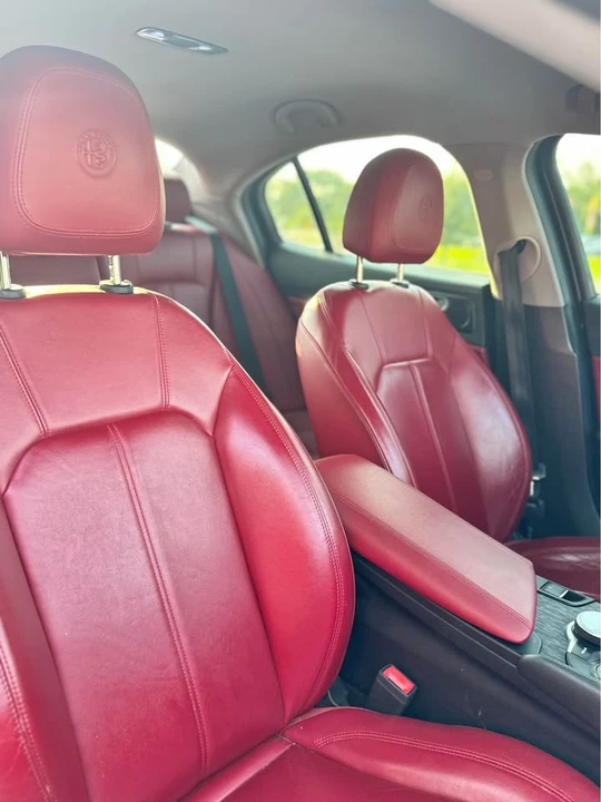 2019 Alfa Romeo Giulia - Image 7 of 8