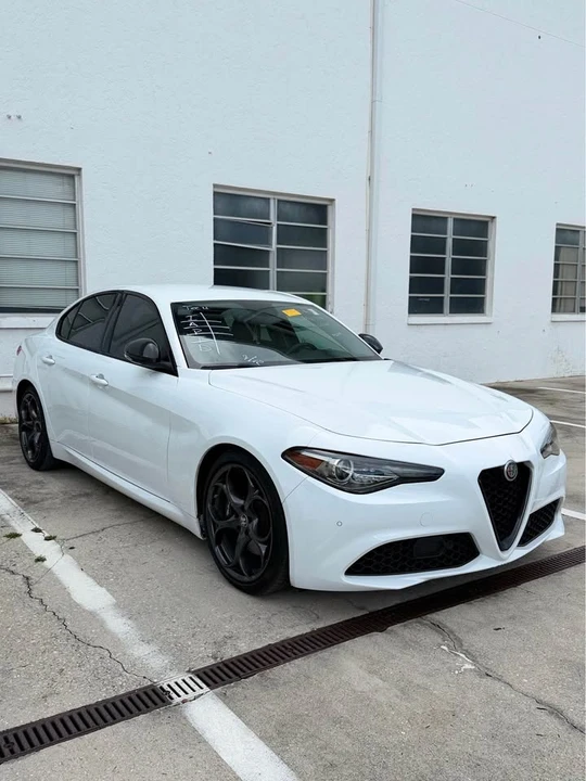 2019 Alfa Romeo Giulia - Image 3 of 10