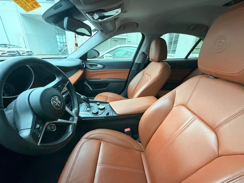 2019 Alfa Romeo Giulia - Image 8 of 10