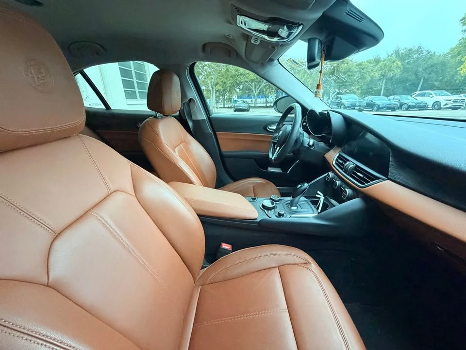 2019 Alfa Romeo Giulia - Image 9 of 10