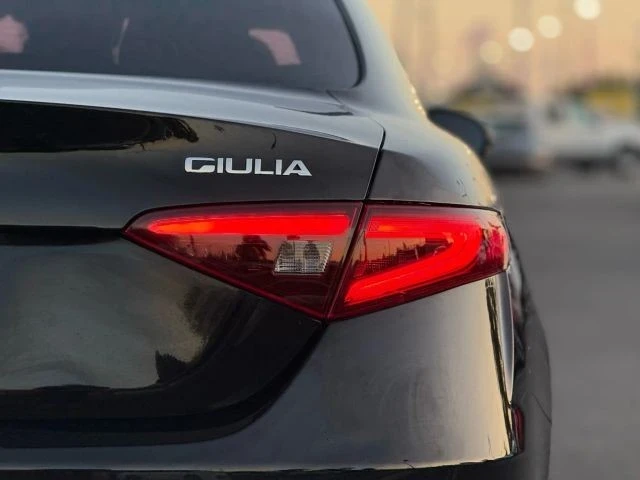 2019 Alfa Romeo Giulia - Image 9 of 21