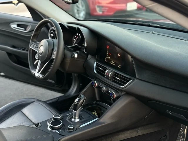 2019 Alfa Romeo Giulia - Image 15 of 21