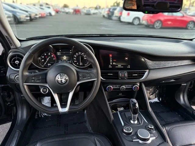 2019 Alfa Romeo Giulia - Image 16 of 21