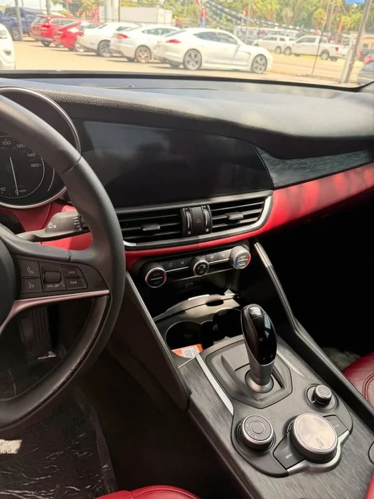 2019 Alfa Romeo Giulia - Image 10 of 14