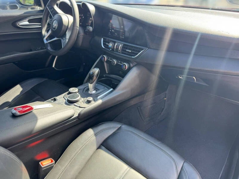 2019 Alfa Romeo Giulia - Image 12 of 15