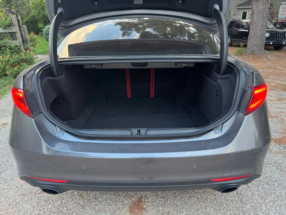 2019 Alfa Romeo Giulia - Image 18 of 18