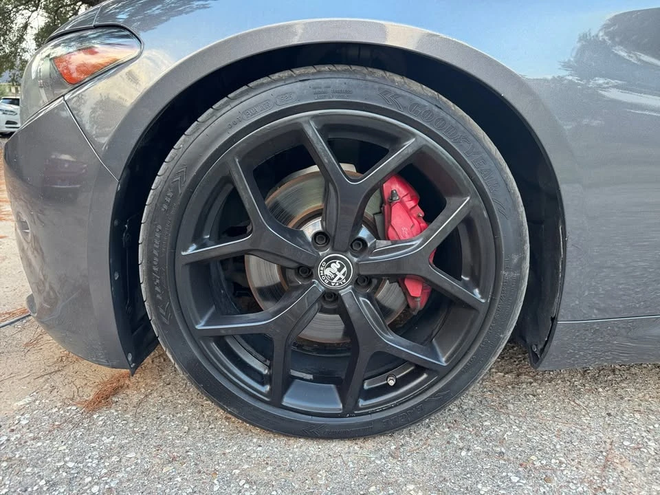 2019 Alfa Romeo Giulia - Image 9 of 18