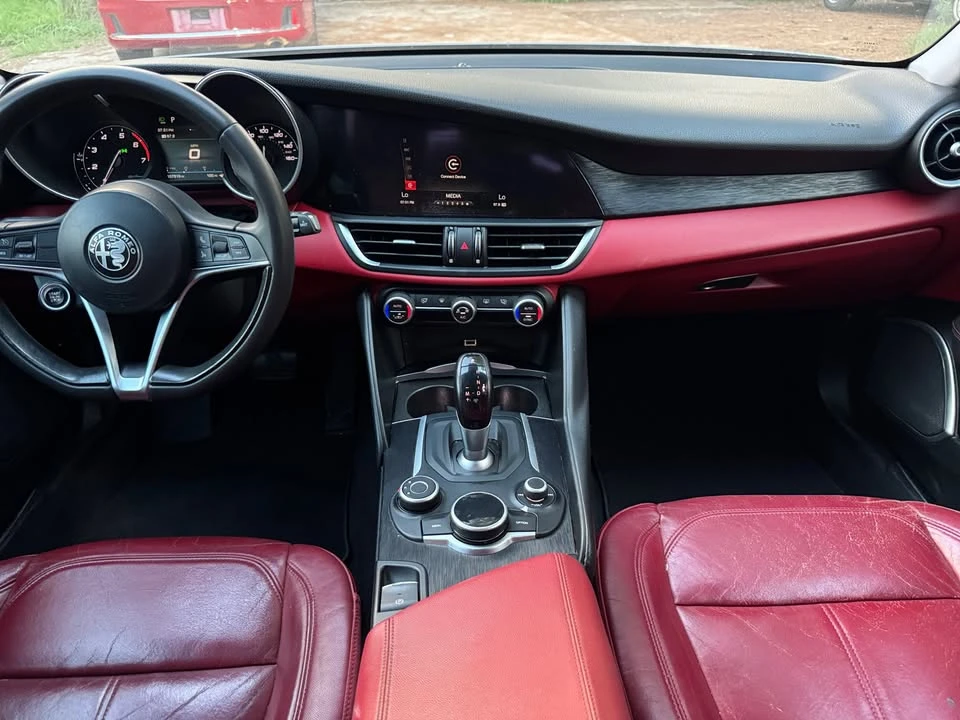 2019 Alfa Romeo Giulia - Image 12 of 18