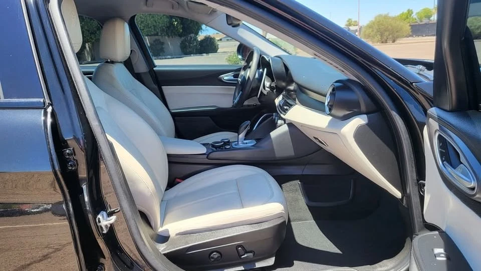 2019 Alfa Romeo Giulia - Image 19 of 20
