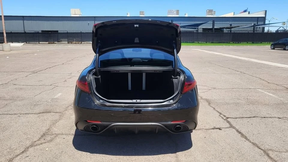 2019 Alfa Romeo Giulia - Image 14 of 20