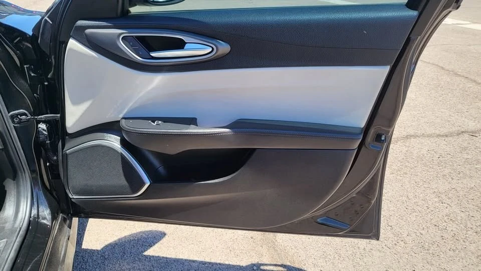 2019 Alfa Romeo Giulia - Image 18 of 20