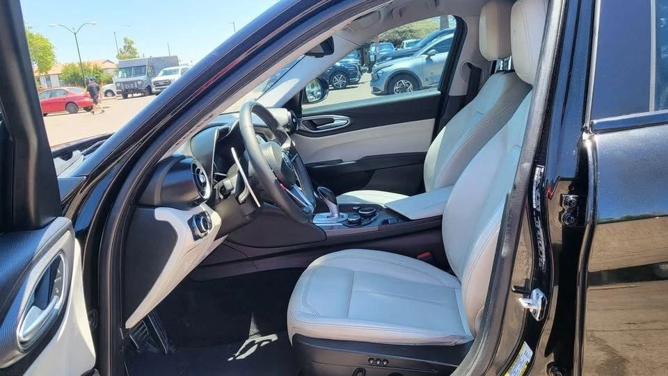 2019 Alfa Romeo Giulia - Image 5 of 20