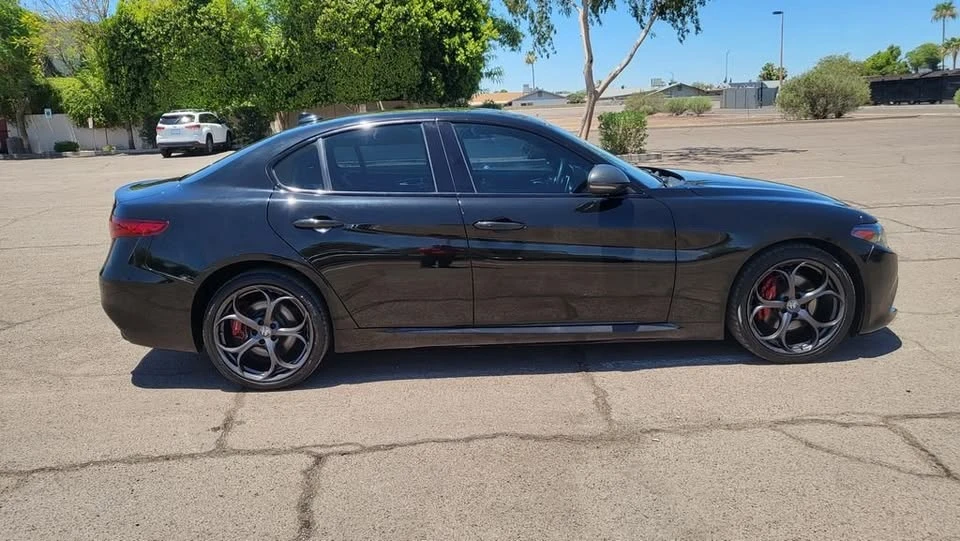 2019 Alfa Romeo Giulia - Image 9 of 20