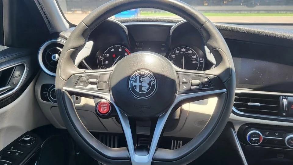 2019 Alfa Romeo Giulia - Image 4 of 20