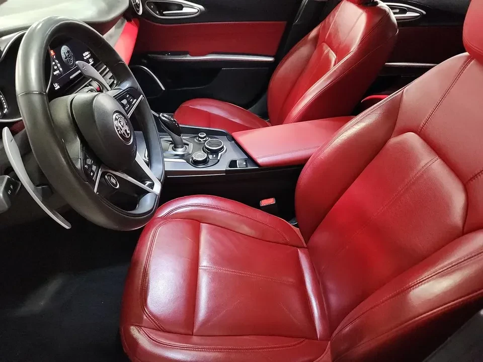 2019 Alfa Romeo Giulia - Image 5 of 10