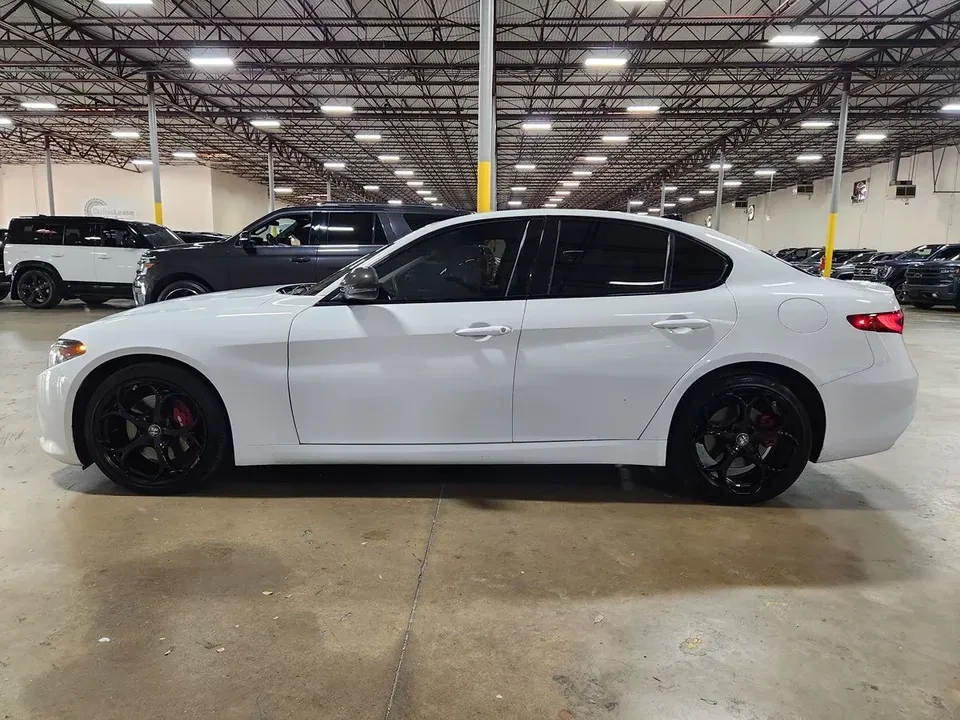 2019 Alfa Romeo Giulia - Image 2 of 10
