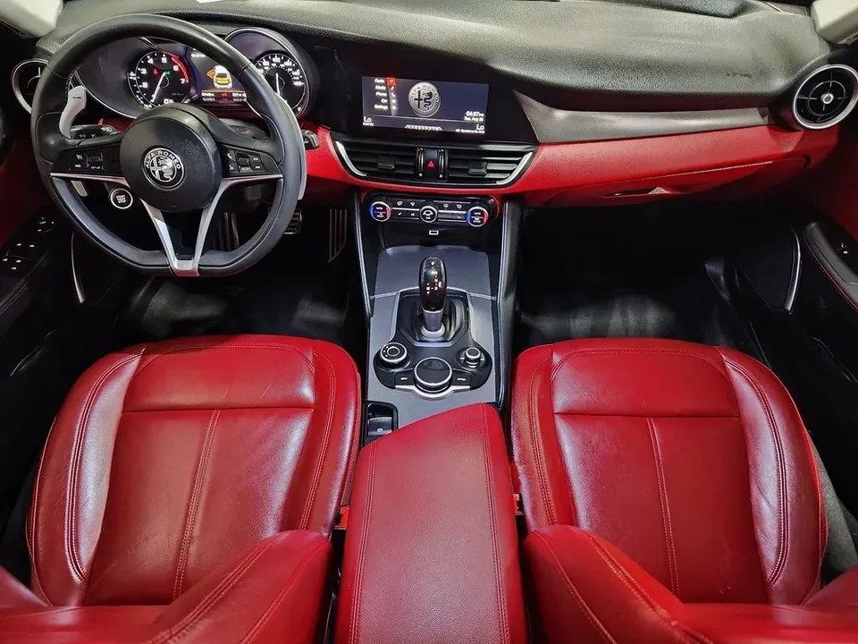 2019 Alfa Romeo Giulia - Image 6 of 10