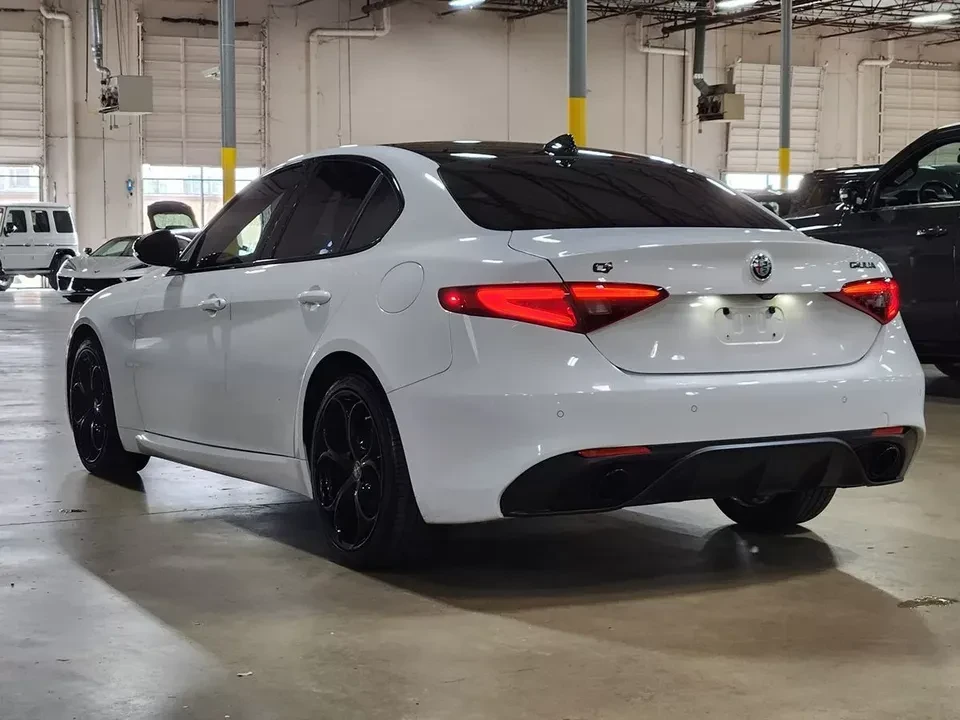 2019 Alfa Romeo Giulia - Image 4 of 10