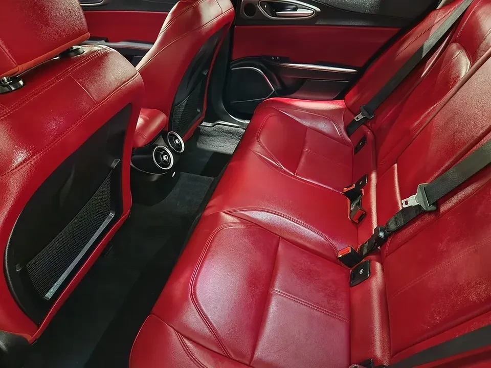 2019 Alfa Romeo Giulia - Image 9 of 10