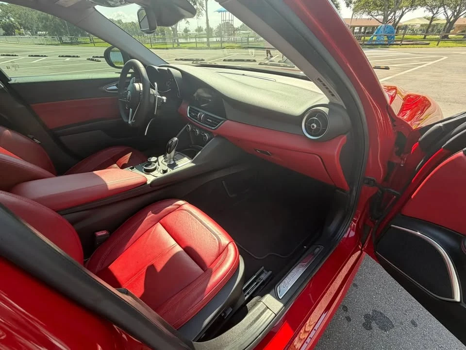 2019 Alfa Romeo Giulia - Image 12 of 20