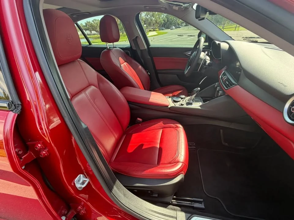 2019 Alfa Romeo Giulia - Image 14 of 20