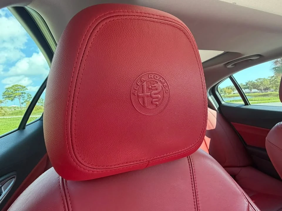 2019 Alfa Romeo Giulia - Image 17 of 20