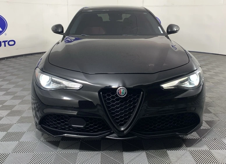 2019 Alfa Romeo Giulia - Image 8 of 12