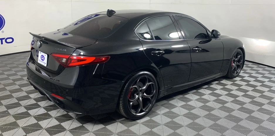 2019 Alfa Romeo Giulia - Image 10 of 12