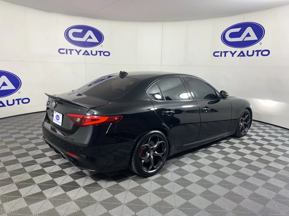 2019 Alfa Romeo Giulia - Image 3 of 20
