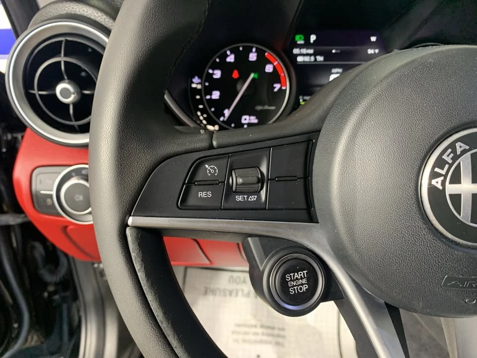 2019 Alfa Romeo Giulia - Image 18 of 20