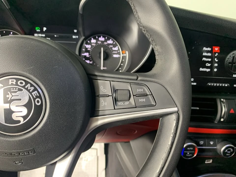 2019 Alfa Romeo Giulia - Image 19 of 20