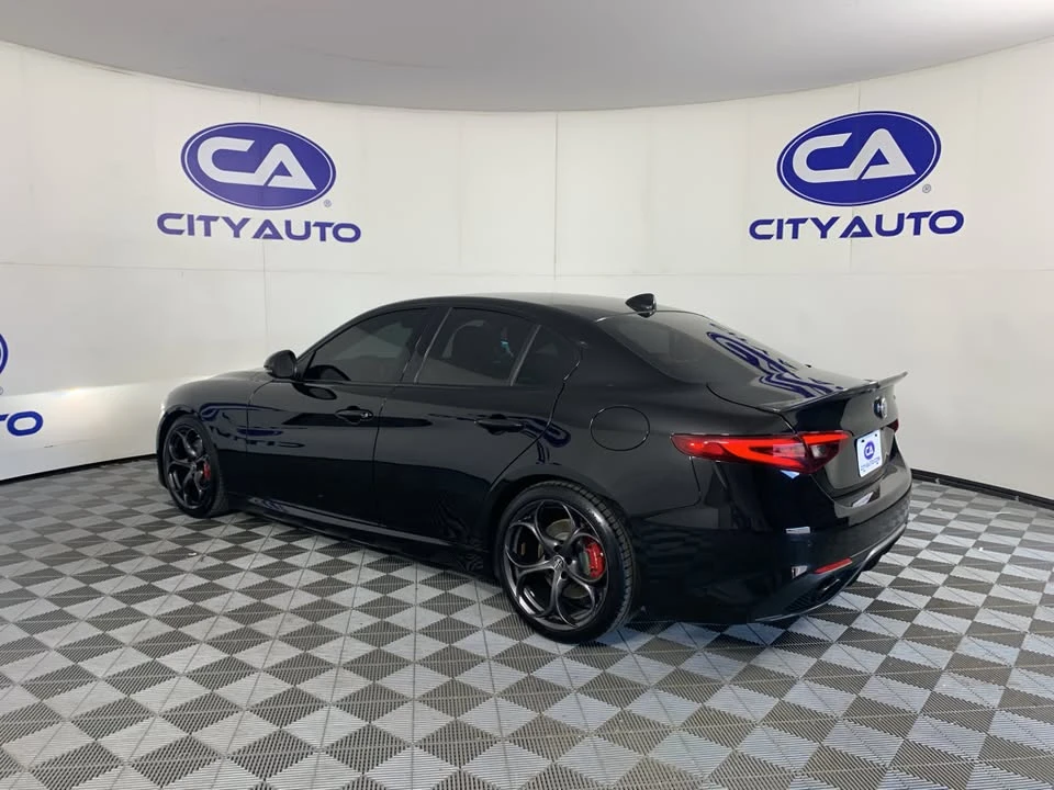 2019 Alfa Romeo Giulia - Image 5 of 20
